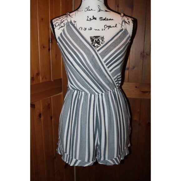 American Eagle Outfitters Romper Size M - Picture 1 of 10